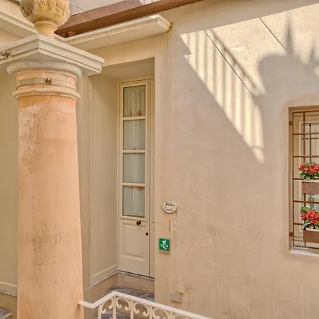 فندق Palazzo Mosco - Dimora Storica غالّيبولي